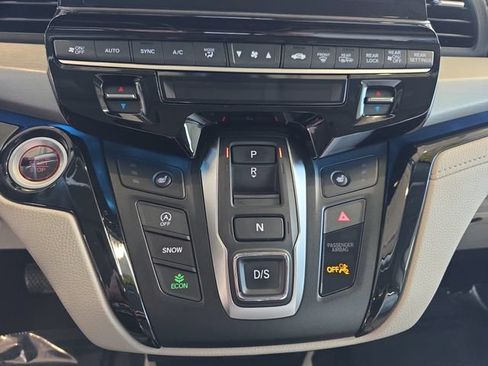 Used 2025 Honda Odyssey Touring image 25