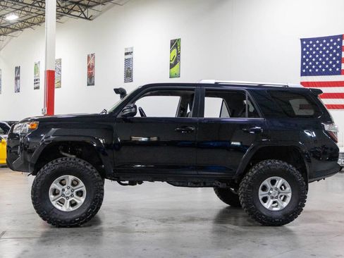 Used 2016 Toyota 4Runner SR5 image 4