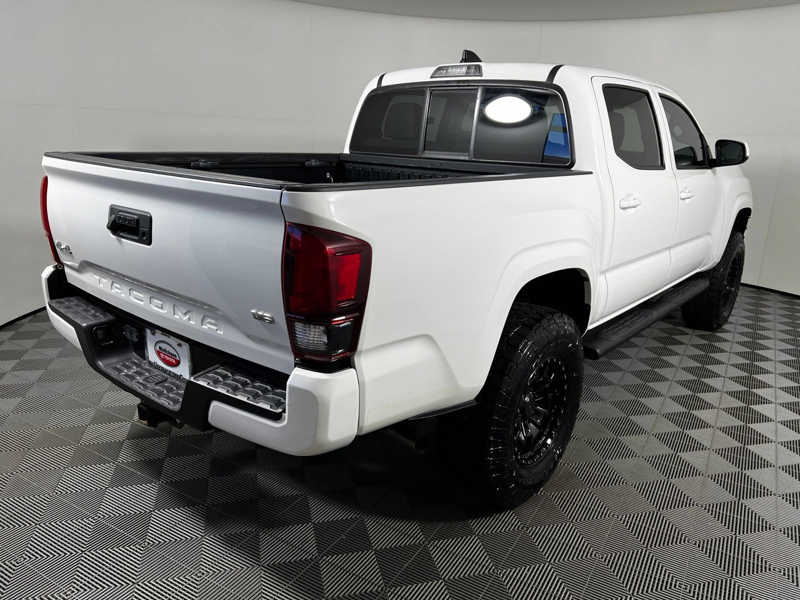 Used 2022 Toyota Tacoma SR AWD/4WD image 5