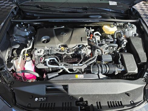 Used 2025 Toyota Camry SE image 9