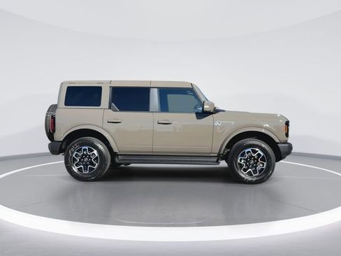 New 2025 Ford Bronco Outer Banks image 9