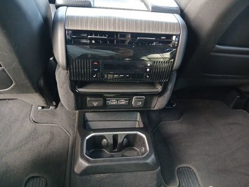 Used 2024 Jeep Wagoneer Series II AWD/4WD image 19