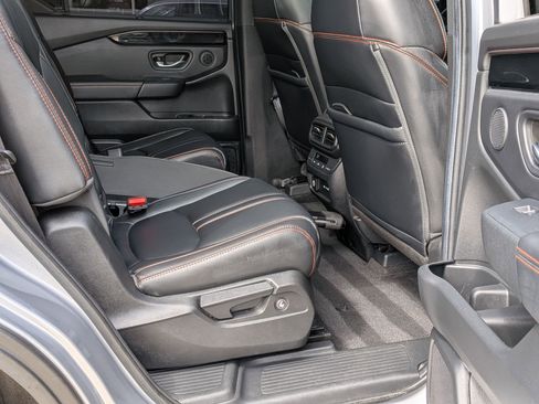 Certified 2025 Honda Pilot TrailSport image 31