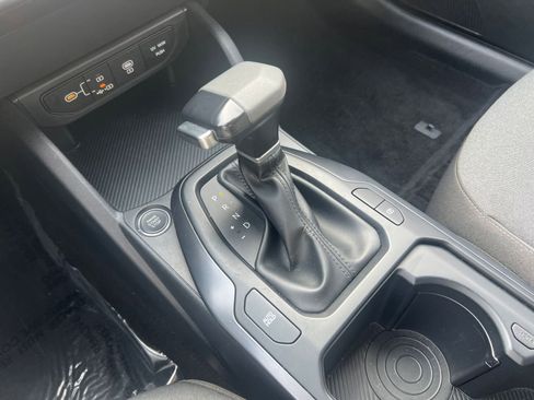 Used 2025 Kia K4 LXS image 37