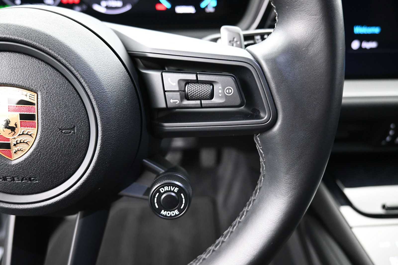 Certified 2024 Porsche Cayenne Coupe AWD/4WD image 11
