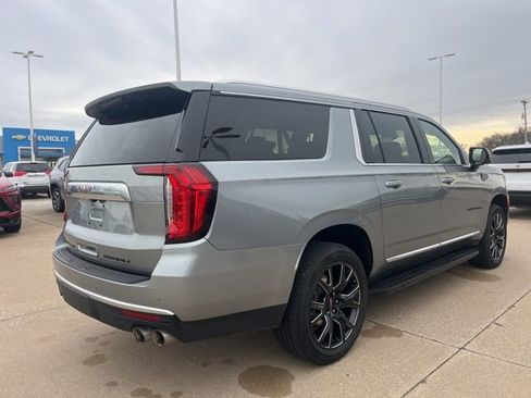 Used 2023 GMC Yukon XL Denali image 4