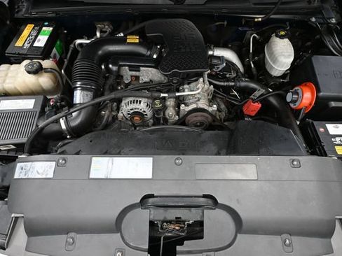 Used 2005 Chevrolet Silverado 2500 LS w/ Heavy-Duty Power Package AWD/4WD image 44