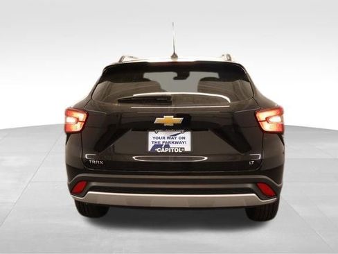 New 2026 Chevrolet Trax LT w/ LT Convenience Package FWD image 3
