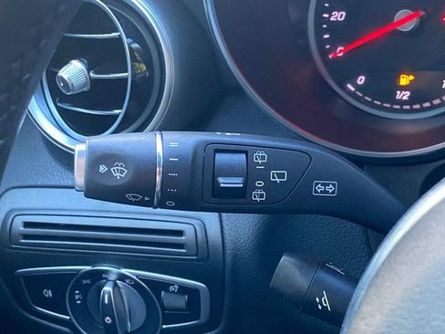 Used 2021 Mercedes-Benz GLC 300 4MATIC image 23