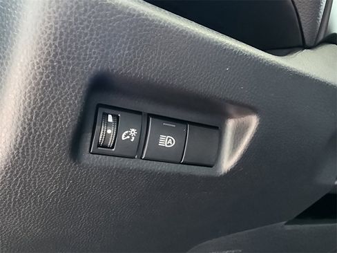 Used 2020 Toyota RAV4 LE image 16