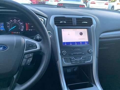 Used 2020 Ford Fusion SE image 14