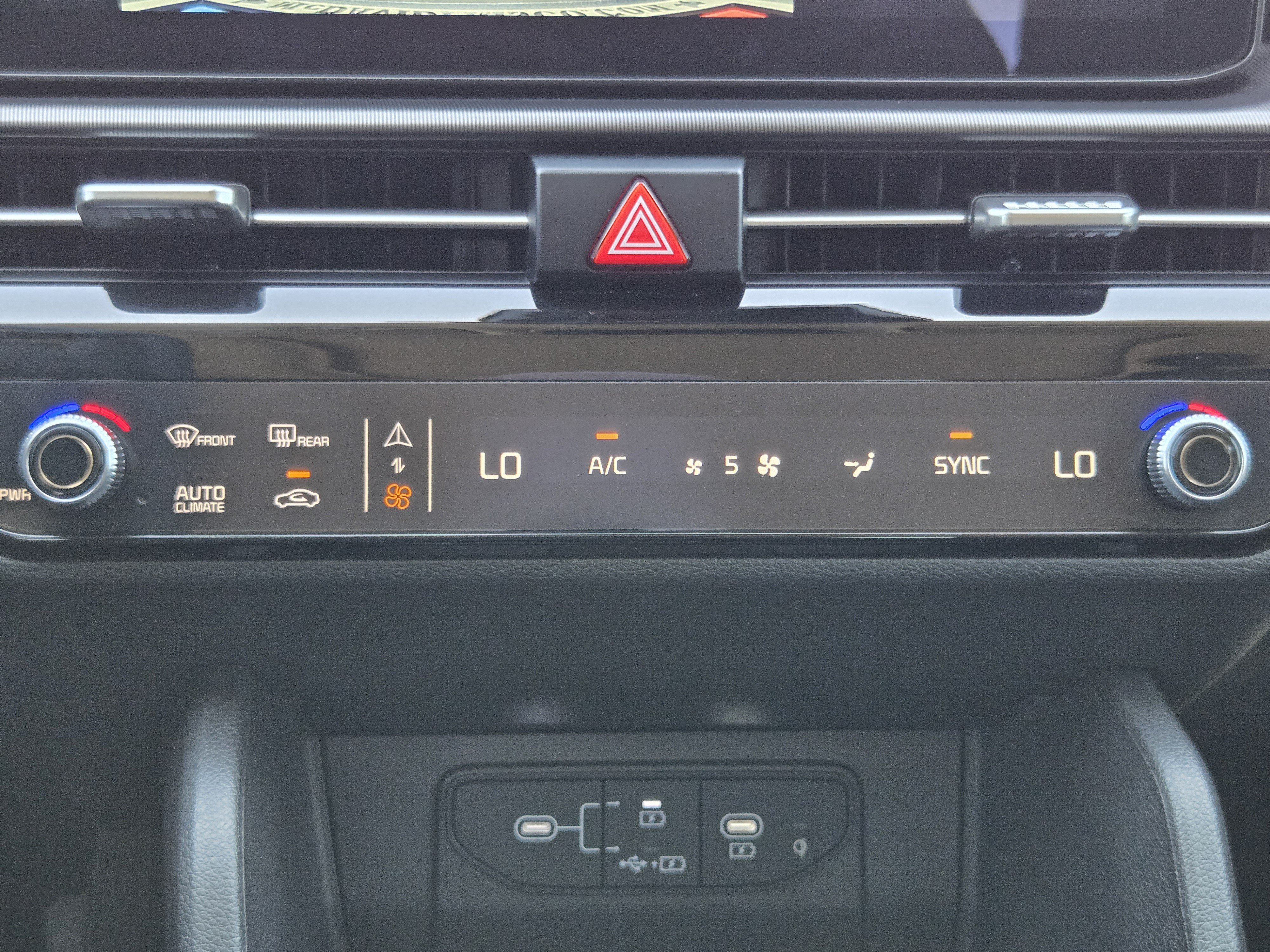 Used 2026 Kia Sportage EX w/ EX Panorama Roof Package FWD image 15