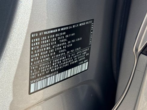 Used 2023 Volkswagen Tiguan SE R-Line image 29