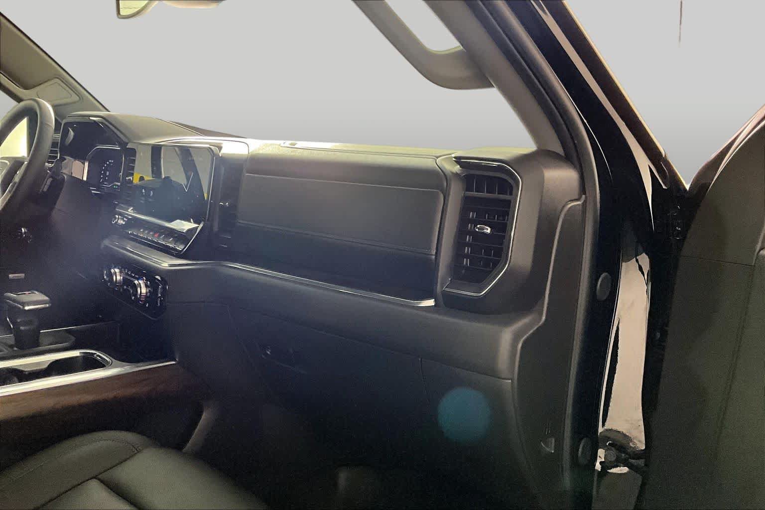Used 2024 GMC Sierra 1500 SLT RWD image 17