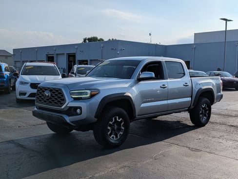 Used 2022 Toyota Tacoma TRD Off-Road AWD/4WD image 4