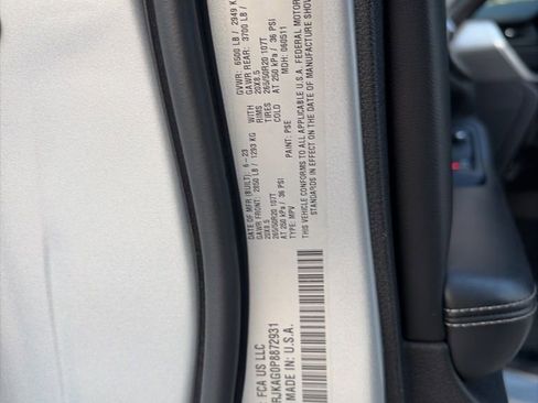 Used 2023 Jeep Grand Cherokee L Laredo image 19