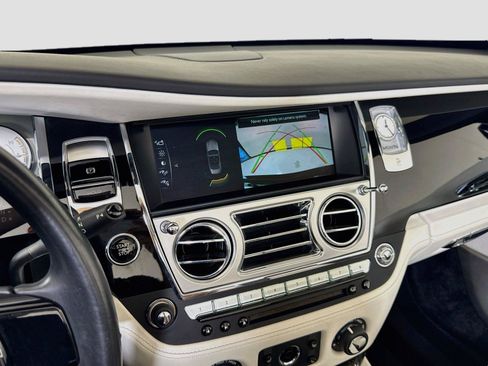 Used 2018 Rolls-Royce Dawn RWD image 19