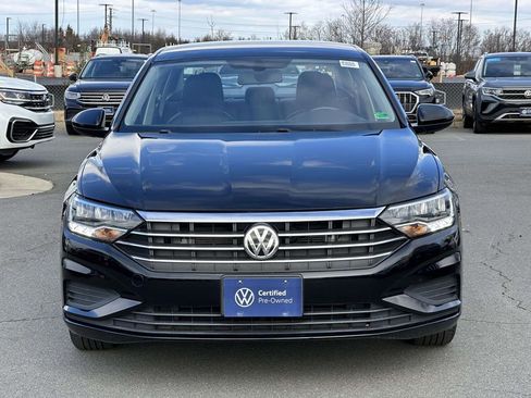Used 2019 Volkswagen Jetta SE image 2