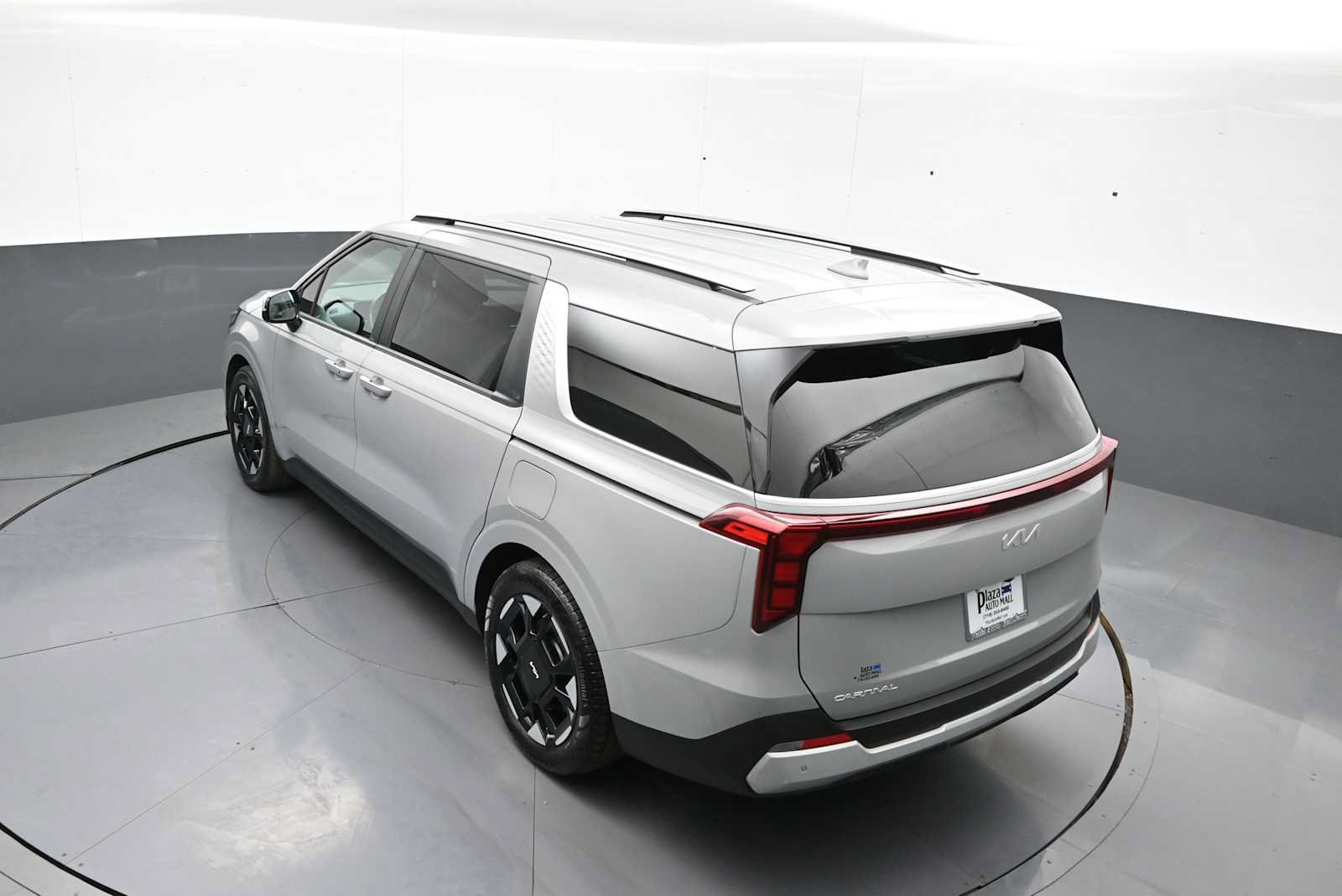 Used 2025 Kia Carnival EX FWD image 41