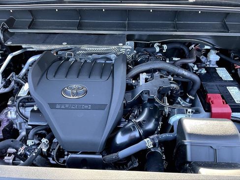 Used 2024 Toyota Highlander XLE AWD/4WD image 31