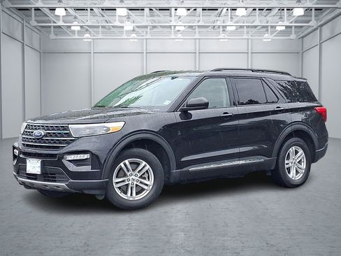 Used 2021 Ford Explorer XLT w/ Equipment Group 202A AWD/4WD image 5