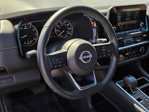 Used 2024 Nissan Pathfinder SV w/ Black Appearance Package FWD image 20