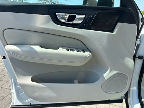 Used 2023 Volvo XC60 B5 Plus w/ Climate Package AWD/4WD image 8
