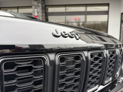 Used 2025 Jeep Grand Cherokee L Limited w/ Black Appearance Package image 2
