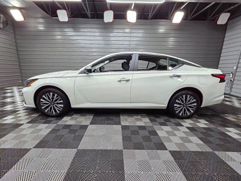 Used 2025 Nissan Altima 2.5 SV AWD/4WD image 8
