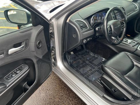 Used 2017 Chrysler 300 Limited image 16