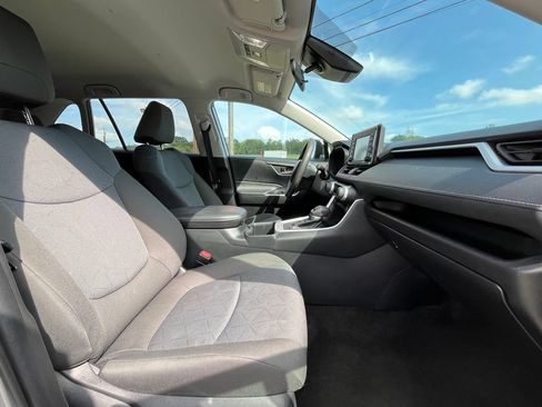 Used 2022 Toyota RAV4 XLE AWD/4WD image 28