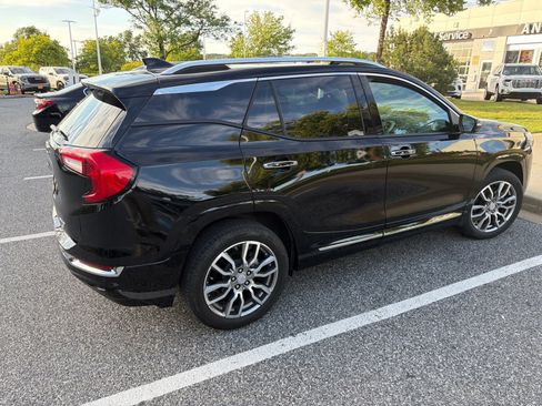 Used 2023 GMC Terrain Denali w/ Denali Premium Package AWD/4WD image 2