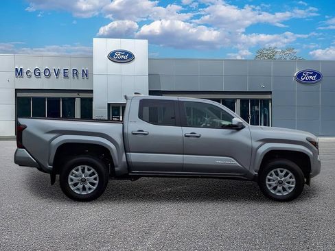 Used 2026 Toyota Tacoma SR5 AWD/4WD image 5
