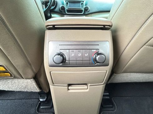 Used 2013 Toyota Highlander SE FWD image 36