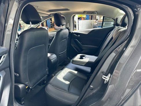 Used 2018 MAZDA MAZDA3 Touring FWD image 16