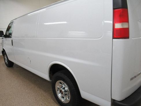 Used 2014 GMC Savana 3500 Extended image 2