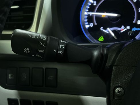 Used 2019 Toyota Highlander XLE AWD/4WD image 35