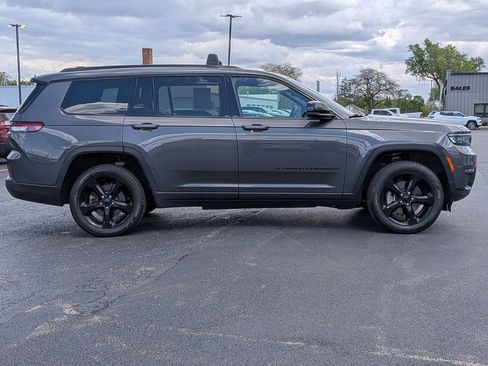 Used 2024 Jeep Grand Cherokee L Limited w/ Black Appearance Package AWD/4WD image 8