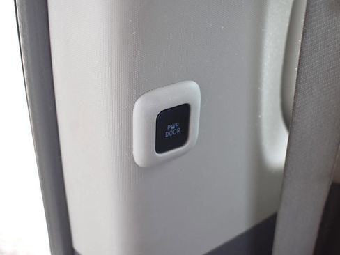 Used 2015 Toyota Sienna XLE w/ XLE Navigation Package FWD image 45