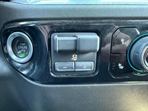 Certified 2025 Chevrolet Silverado 1500 LT AWD/4WD image 29