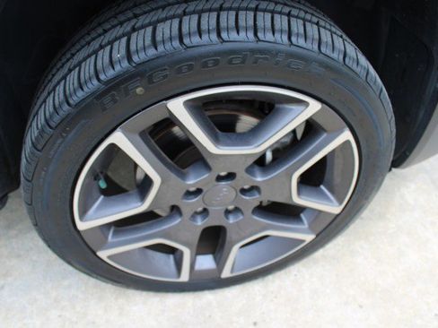 Used 2019 Jeep Renegade Limited w/ UConnect 8.4 Nav Group image 22