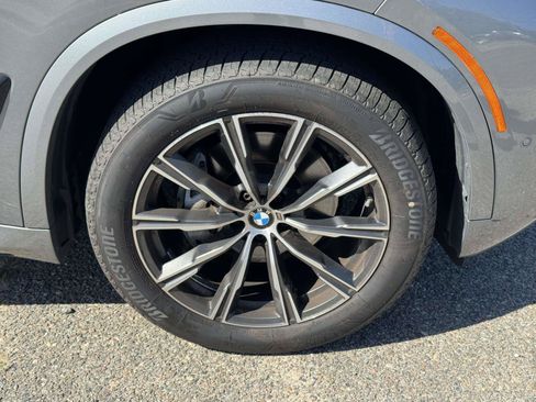 Used 2024 BMW X5 xDrive40i w/ M Sport Package AWD/4WD image 9