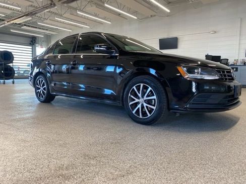 Used 2018 Volkswagen Jetta SE FWD image 3