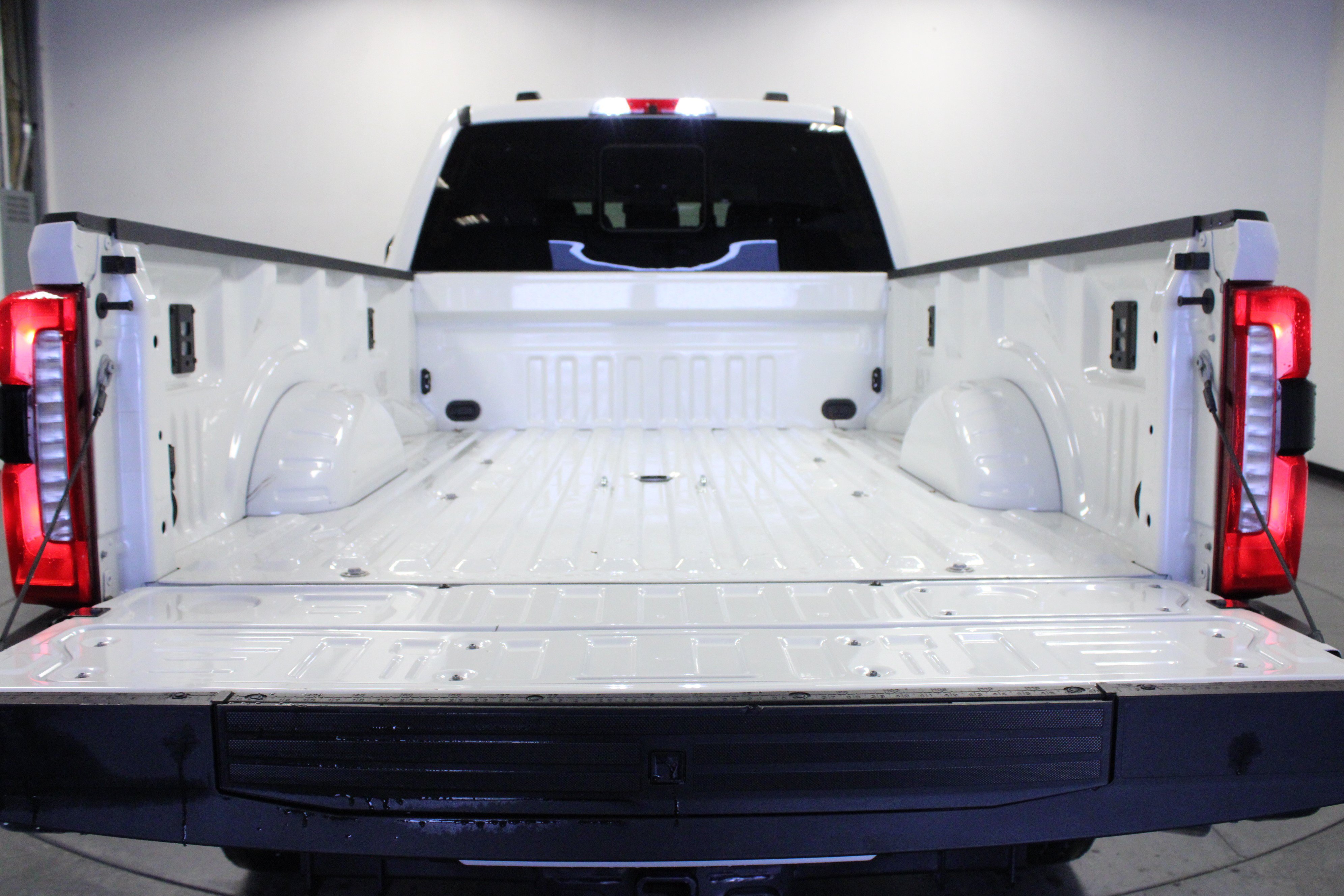 Used 2025 Ford F350 Lariat w/ Lariat Ultimate Package AWD/4WD image 14