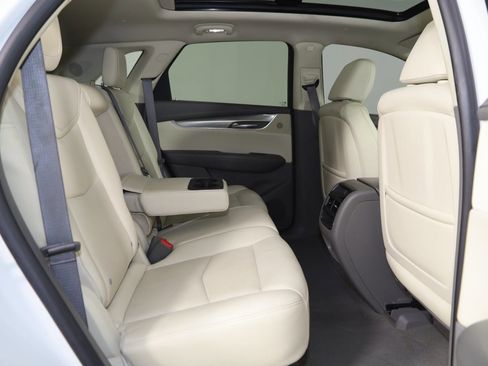 Used 2017 Cadillac XT5 Luxury w/ Driver Awareness Package image 14