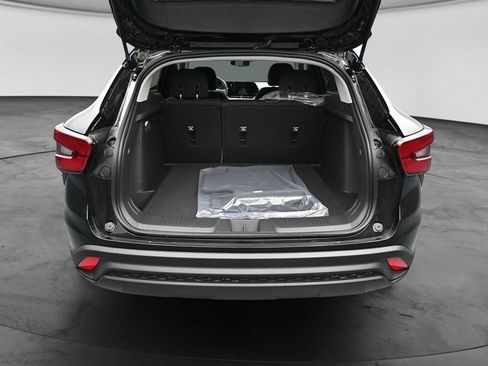 New 2026 Chevrolet Trax LS w/ LS Convenience Package FWD image 13