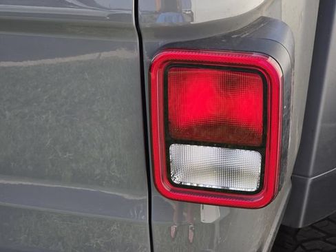 Used 2021 Jeep Gladiator Mojave w/ Trailer Tow Package AWD/4WD image 5