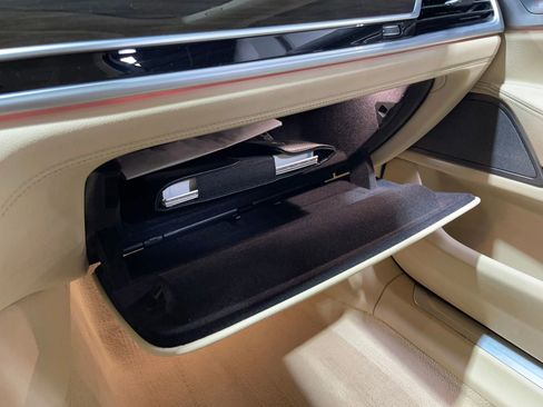 Used 2018 BMW 740i image 40