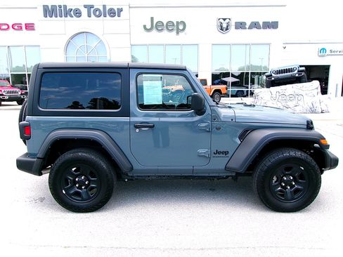 Used 2024 Jeep Wrangler Sport AWD/4WD image 5