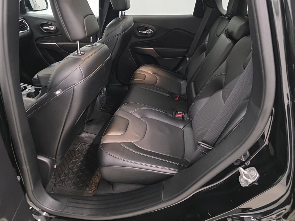 Used 2022 Jeep Cherokee Limited AWD/4WD image 10